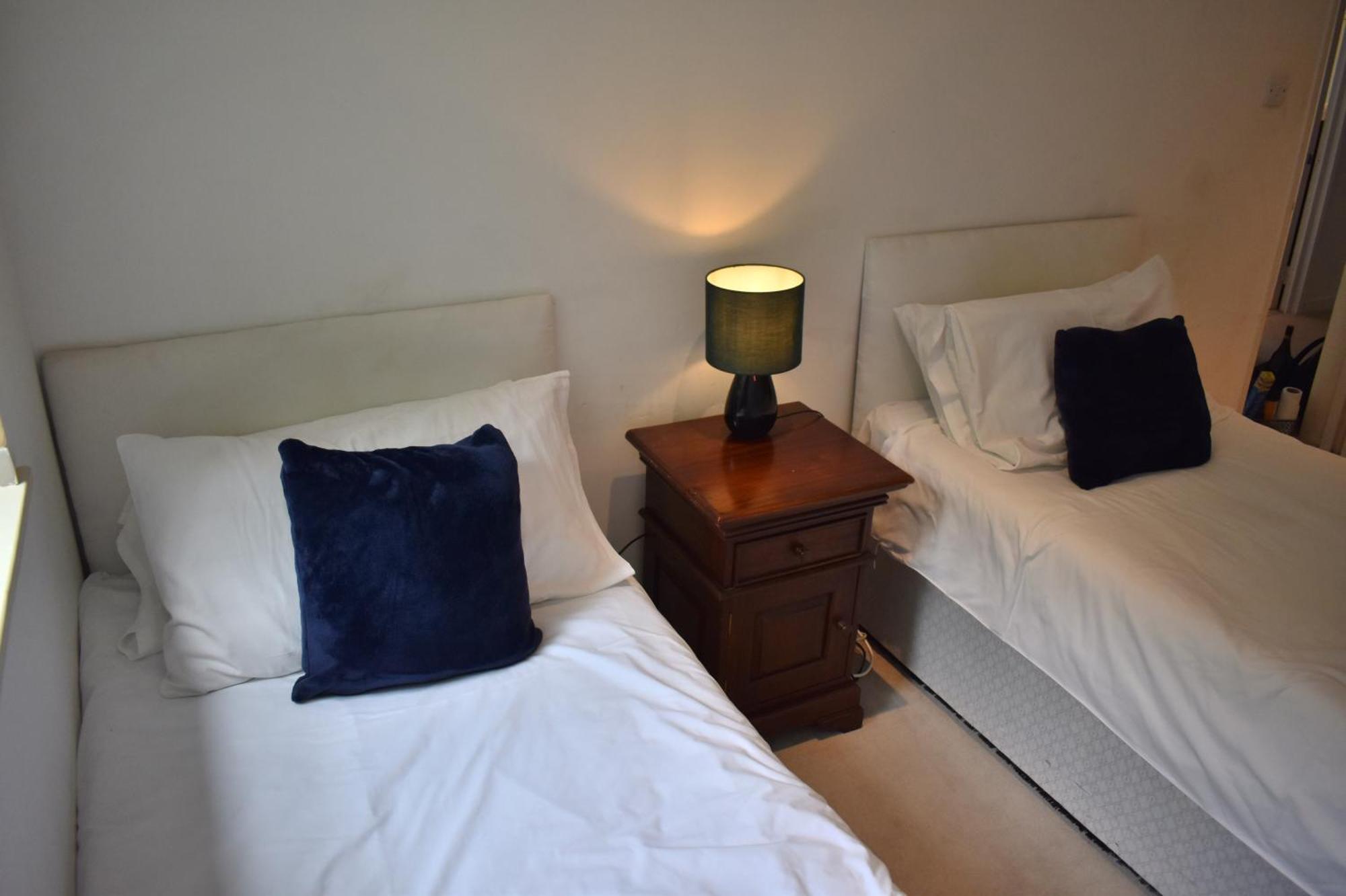 East Pallant Bed And Breakfast, Located In Large Georgian Townhouse In Central Chichester Bagian luar foto