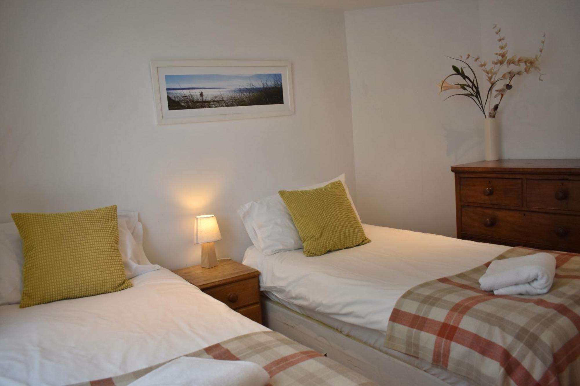 East Pallant Bed And Breakfast, Located In Large Georgian Townhouse In Central Chichester Bagian luar foto