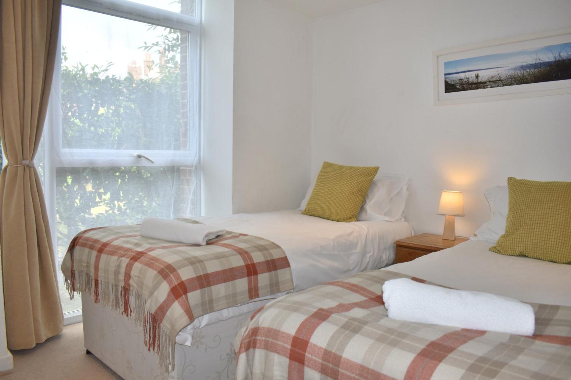 East Pallant Bed And Breakfast, Located In Large Georgian Townhouse In Central Chichester Bagian luar foto