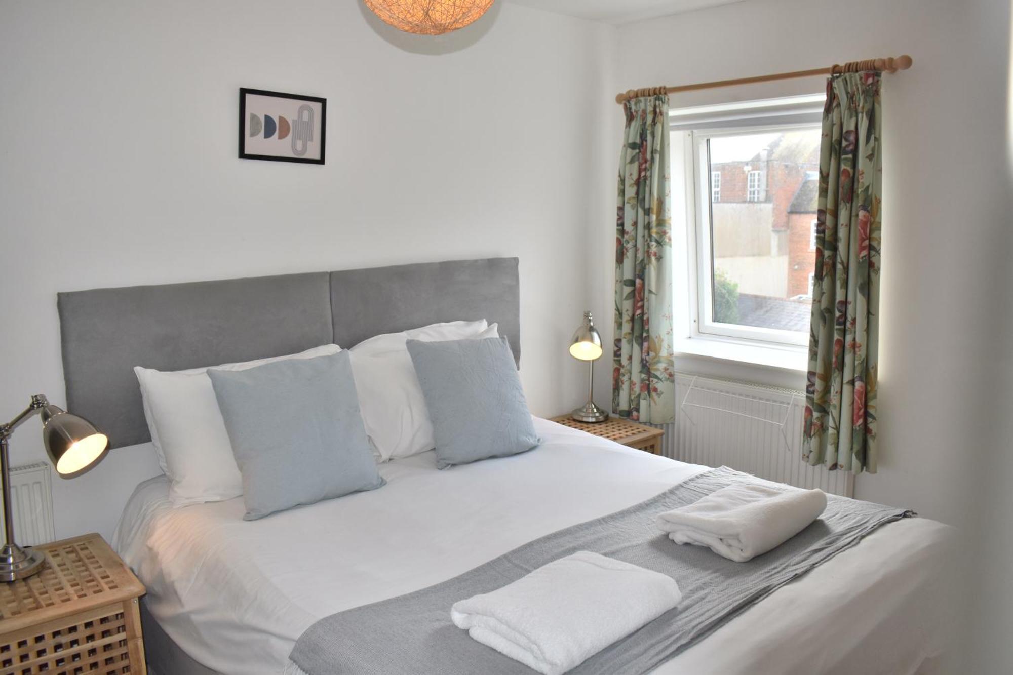 East Pallant Bed And Breakfast, Located In Large Georgian Townhouse In Central Chichester Bagian luar foto