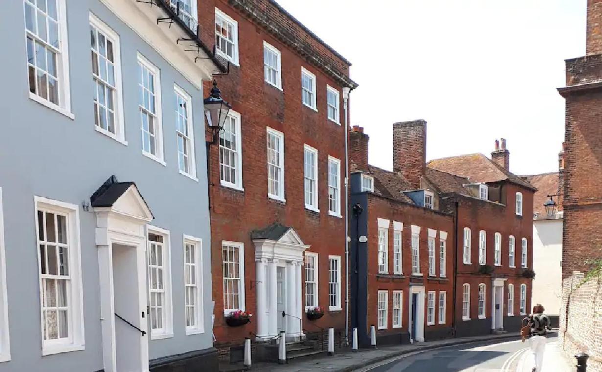 East Pallant Bed And Breakfast, Located In Large Georgian Townhouse In Central Chichester Bagian luar foto