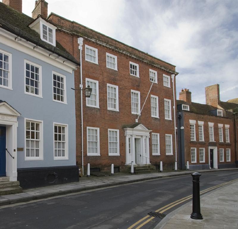 East Pallant Bed And Breakfast, Located In Large Georgian Townhouse In Central Chichester Bagian luar foto