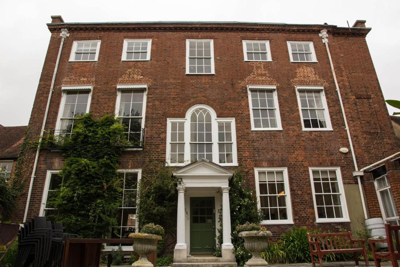 East Pallant Bed And Breakfast, Located In Large Georgian Townhouse In Central Chichester Bagian luar foto