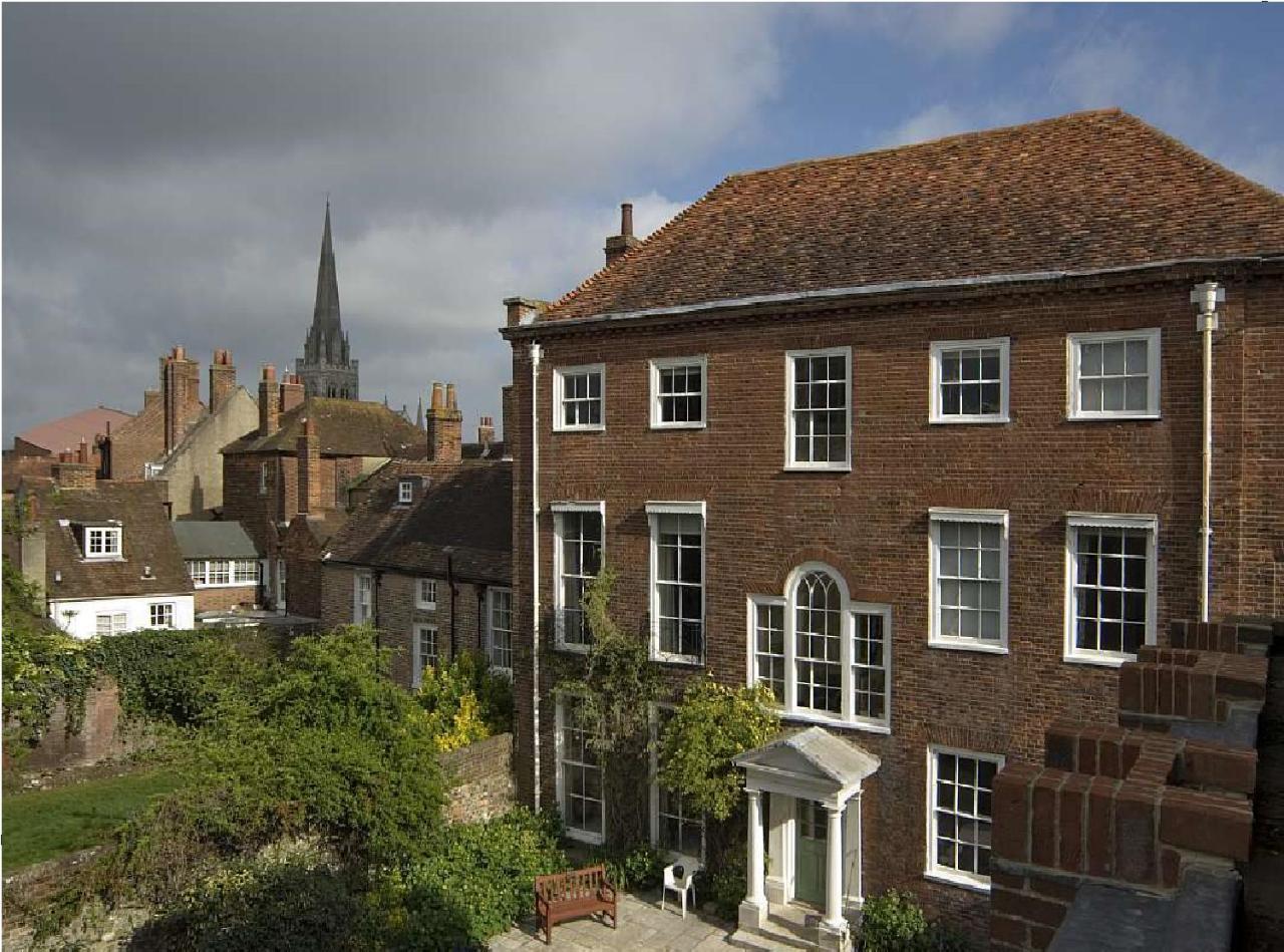 East Pallant Bed And Breakfast, Located In Large Georgian Townhouse In Central Chichester Bagian luar foto